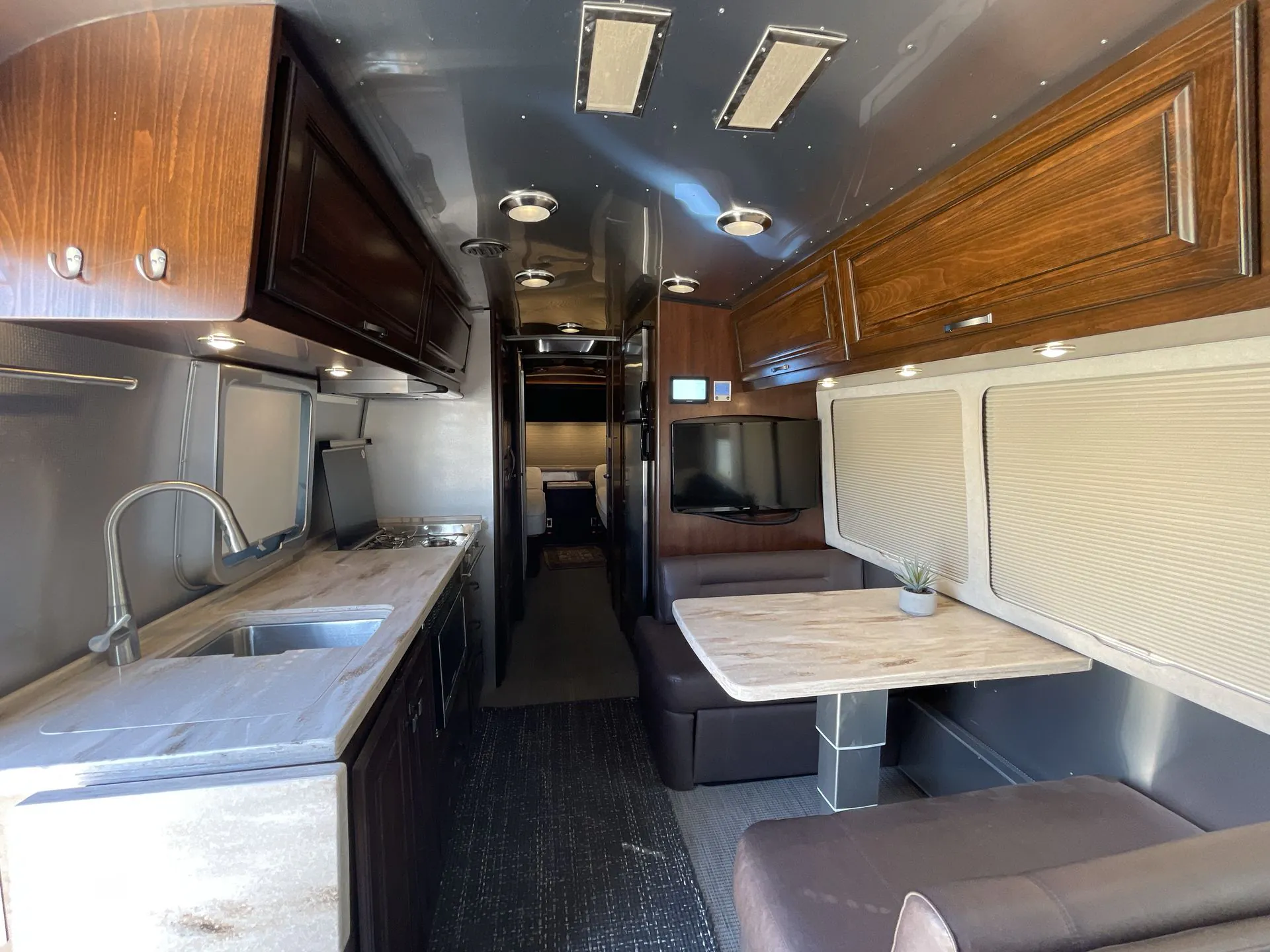 2021 Airstream Classic 30RB Twin - Photo 4