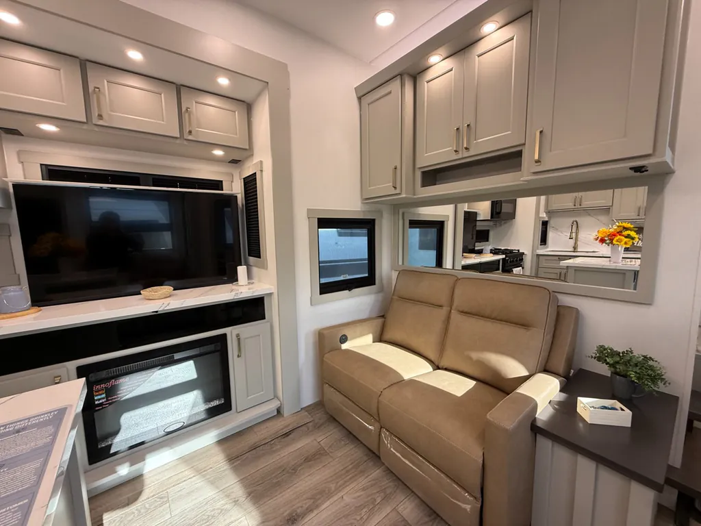 2026 Brinkley Model G 3520, Photos photo 19
