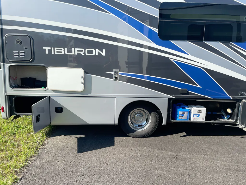 2023 Thor Motor Coach Tiburon 24FB, Photos photo 18