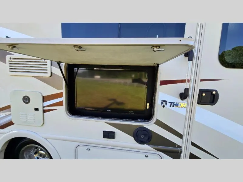 2016 Thor Motor Coach Compass 23TR - Photo 4