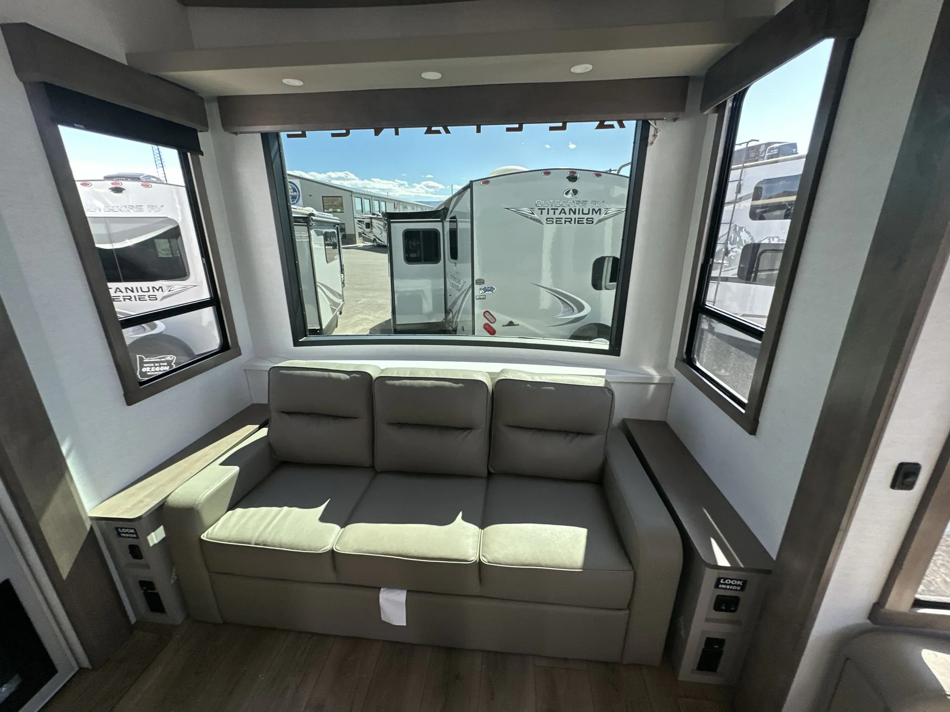 2026 Alliance RV Benchmark 42LFT - Photo 3