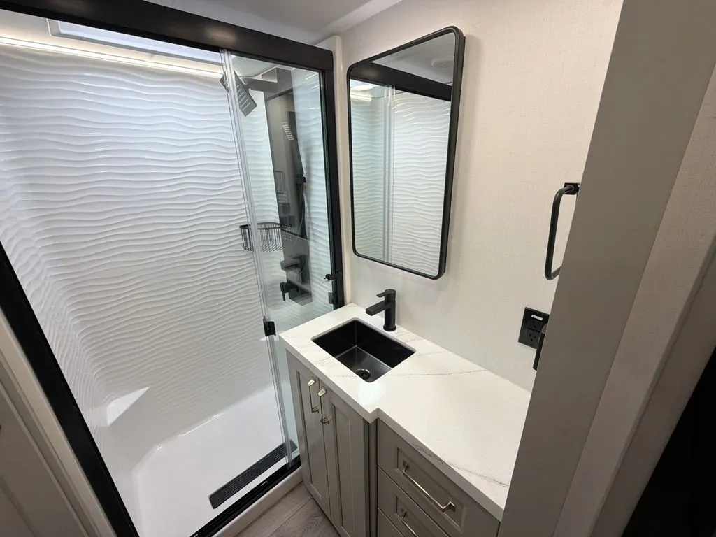 2026 Brinkley Model G 4000, Photos photo 18