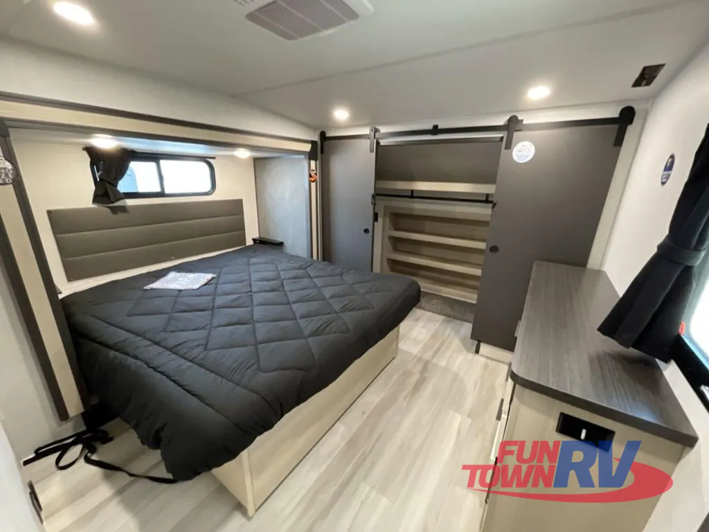 2026 Forest River Cardinal 32LIVE, Photos photo 33