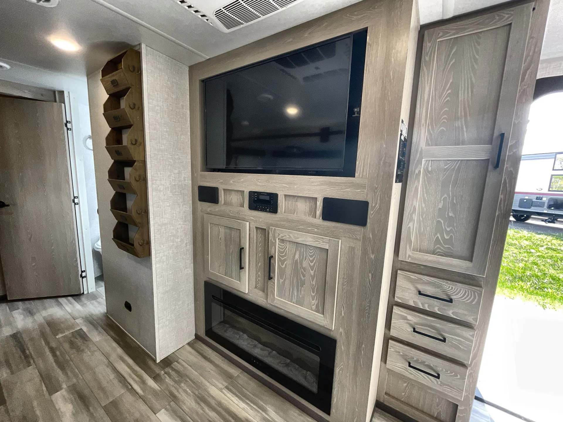 2021 Forest River Rockwood Ultra Lite 2614BS — stove oven open