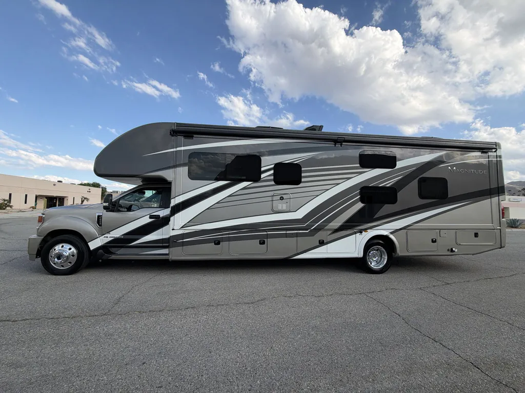 2023 Thor Motor Coach Magnitude RS36, Photos photo 4