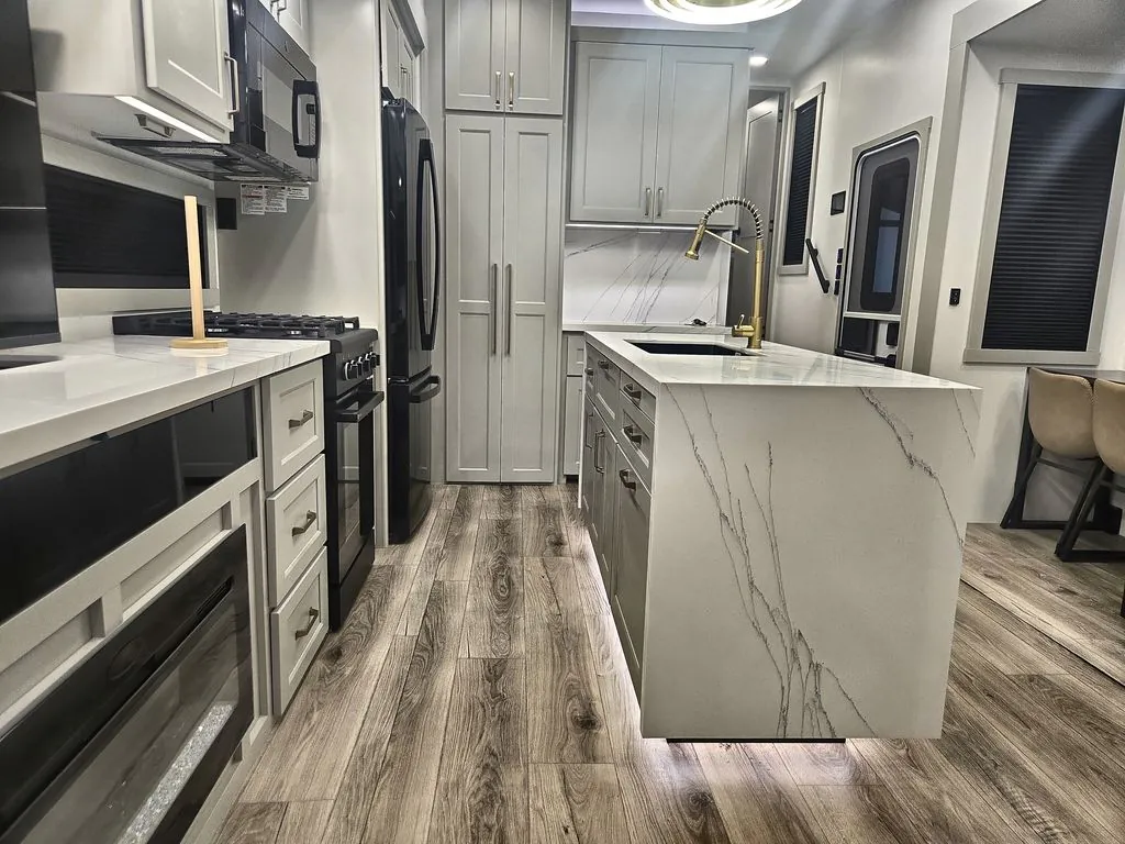 2026 Brinkley Model G 4170, Photos photo 23