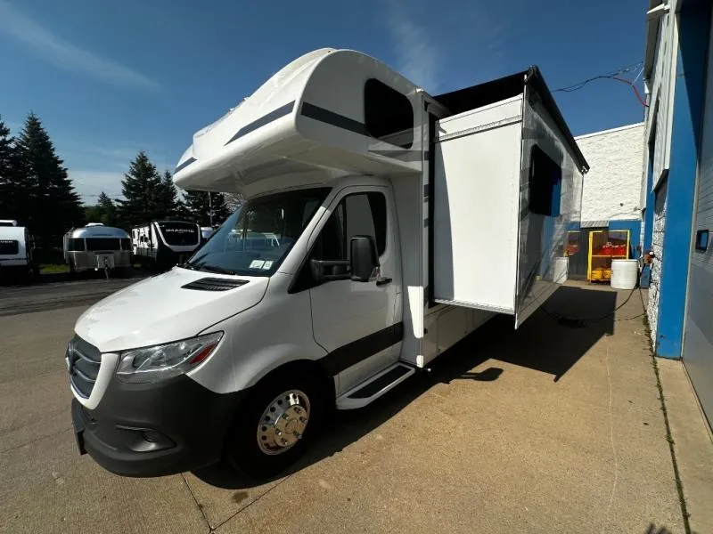 2025 Entegra Coach Qwest SE 24L - Photo 4