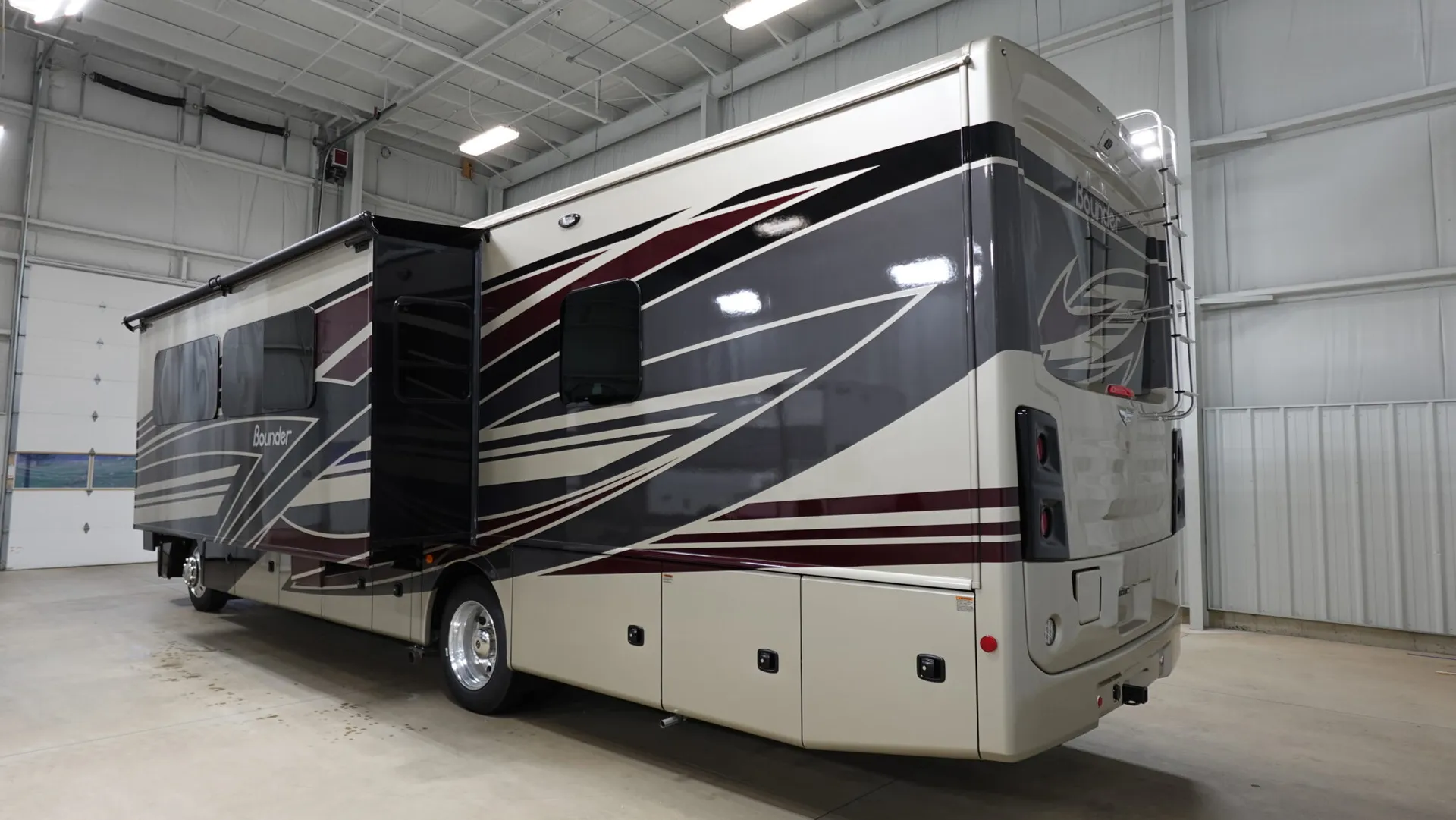 2026 Fleetwood Bounder 35K - Photo 4
