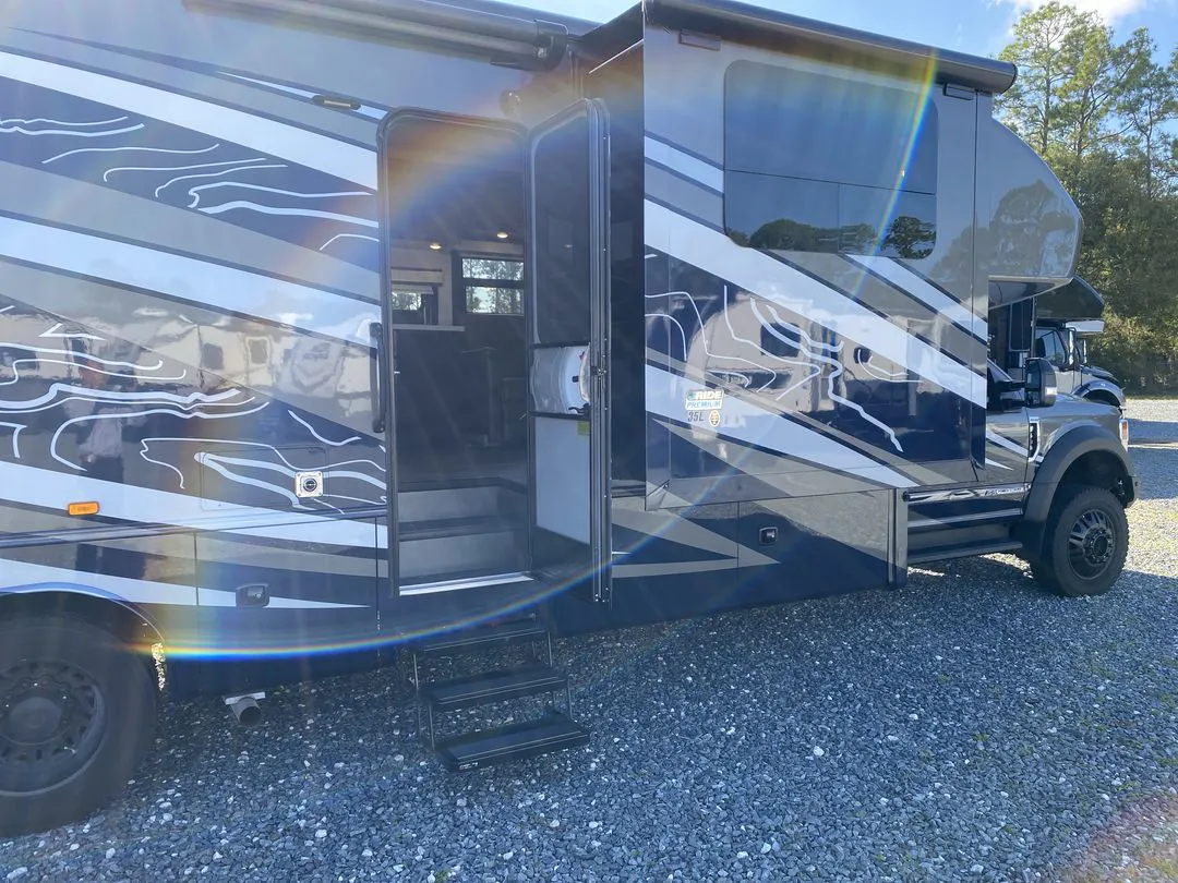 2026 Jayco Seneca XT 35L - Photo 3