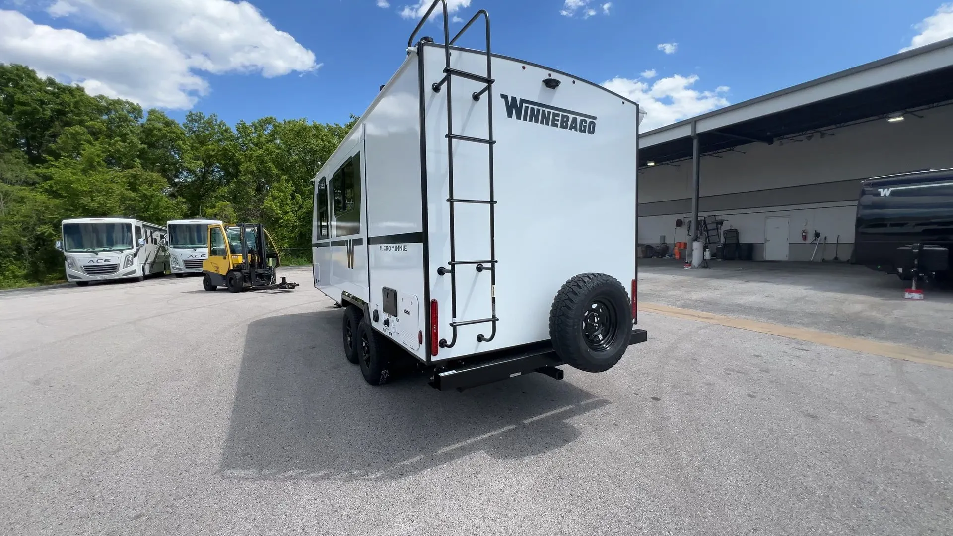 2026 Winnebago Micro Minnie 2108DS - Photo 3
