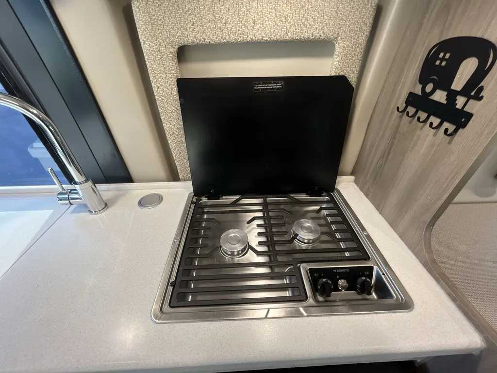 2022 Thor Motor Coach Tellaro 20AT, Photos photo 16