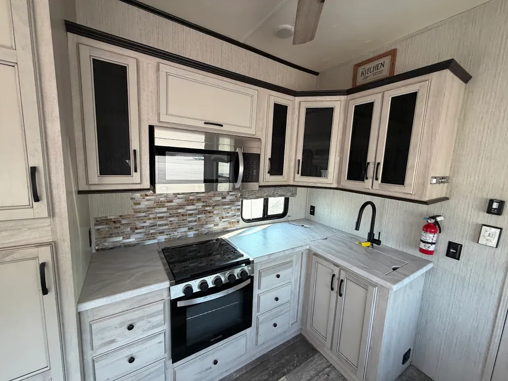 2022 Forest River Sandpiper 3330BH, Photos photo 22