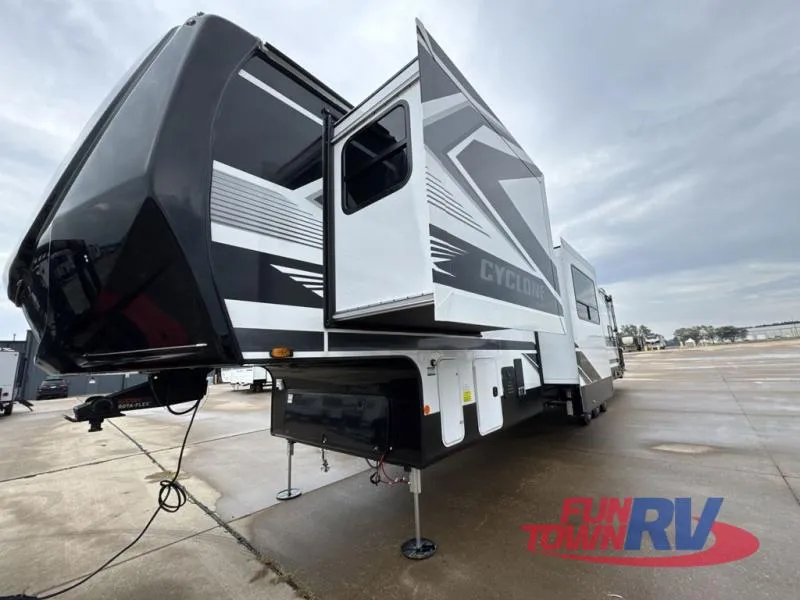 2026 Heartland Cyclone New    3913 - Photo 3