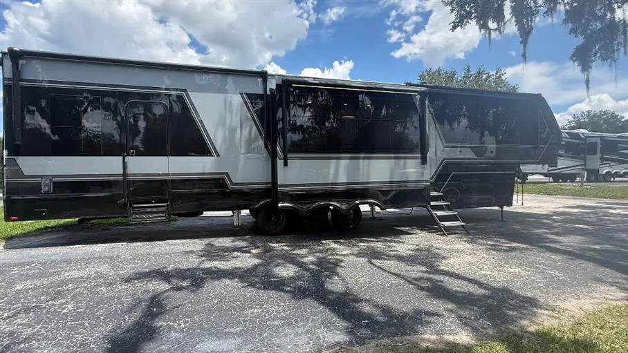 2025 Brinkley Model G 4100, Photos photo 8