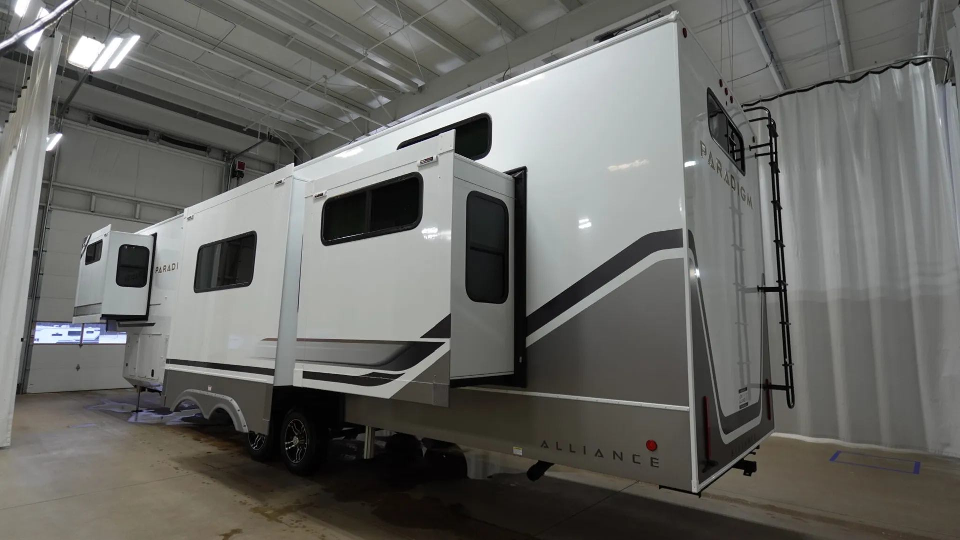2026 Alliance RV Paradigm 395DS - Photo 4