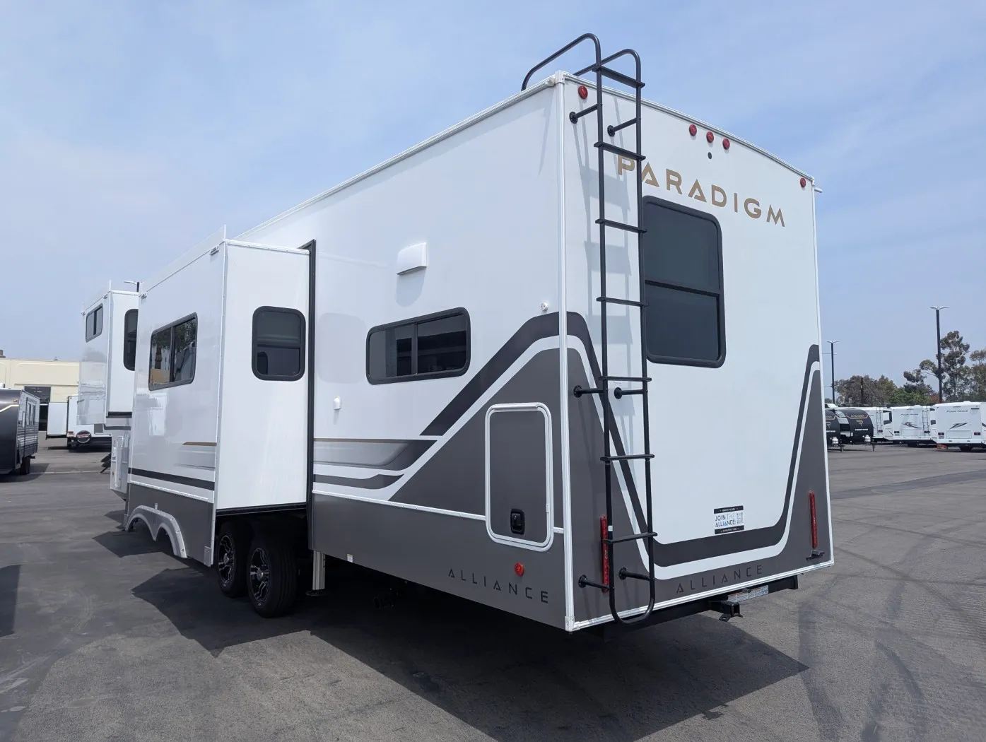2026 Alliance RV Paradigm 382RK - Photo 4