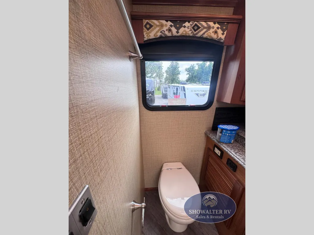 2016 Fleetwood Pace Arrow LXE 38K, Photos photo 38