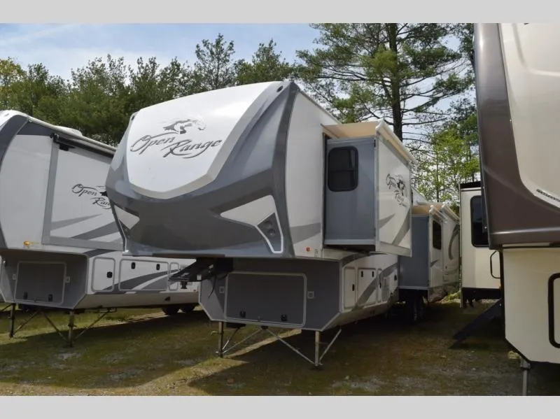 2018 Highland Ridge Roamer 371MBH - Photo 2