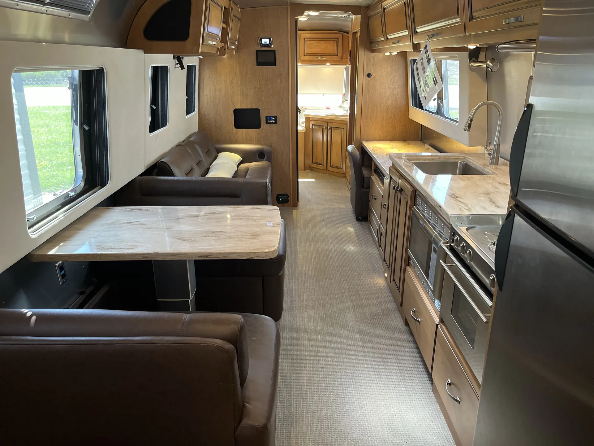 2018 airstream Classic 33FB Twin — living area main