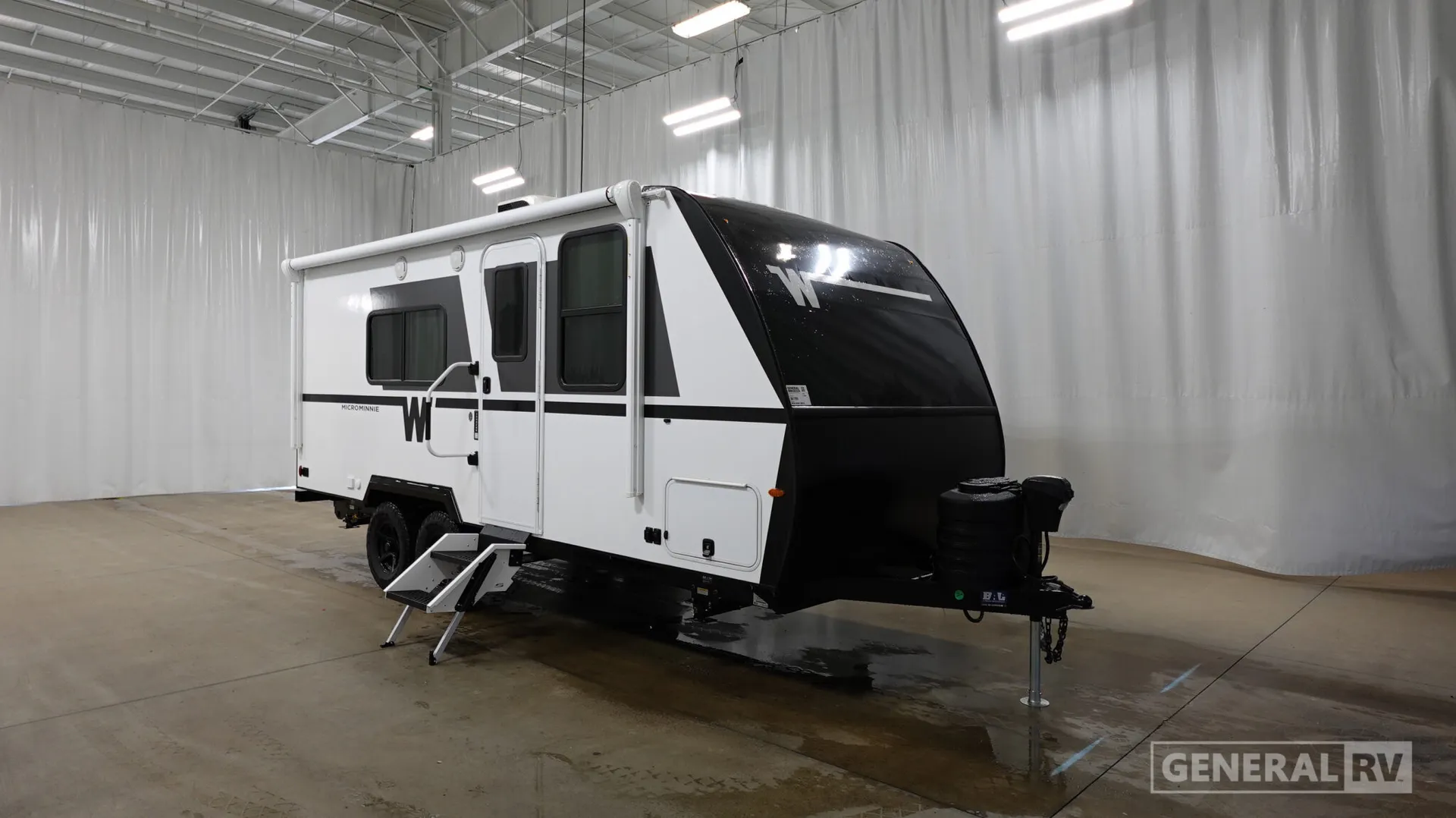 2027 Winnebago Micro Minnie 2000FRB - Photo 2