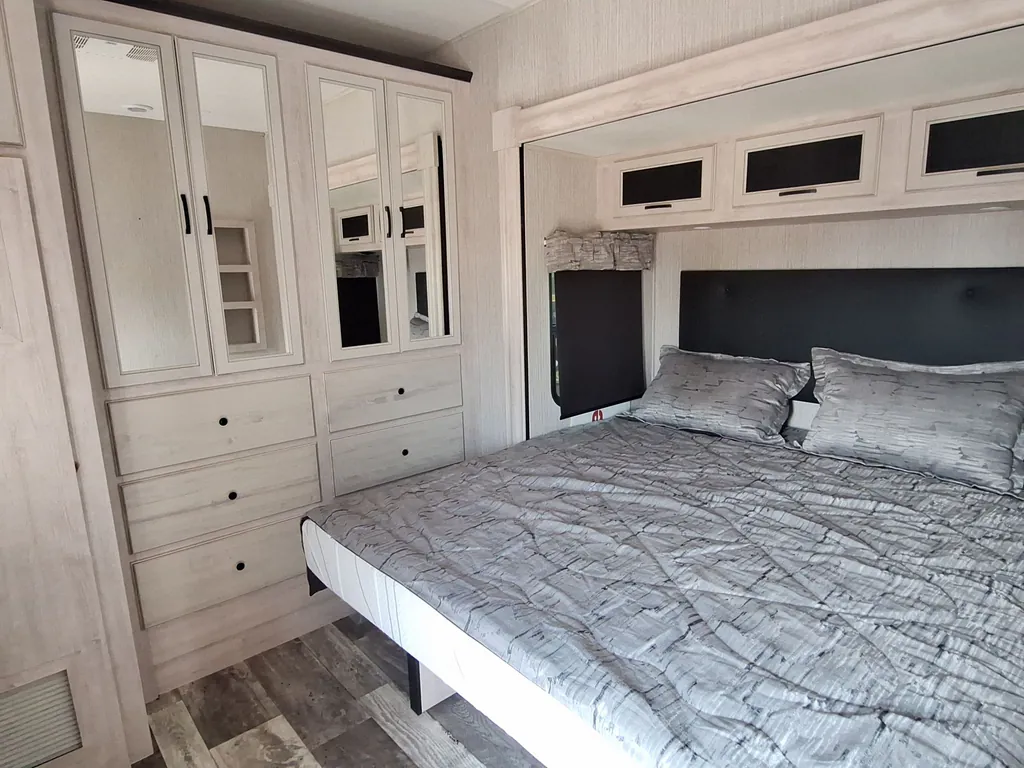 2022 Forest River Sierra 401FLX, Photos photo 14