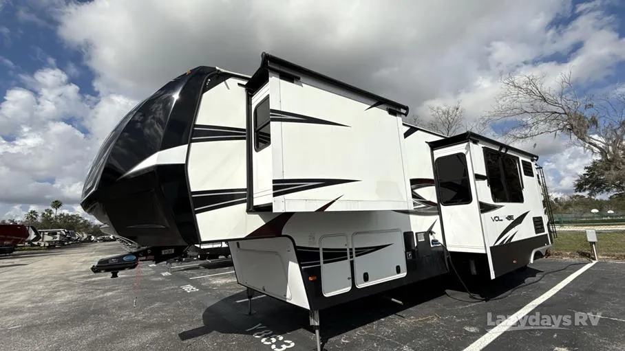 2017 Dutchmen Voltage 4150 - Photo 3