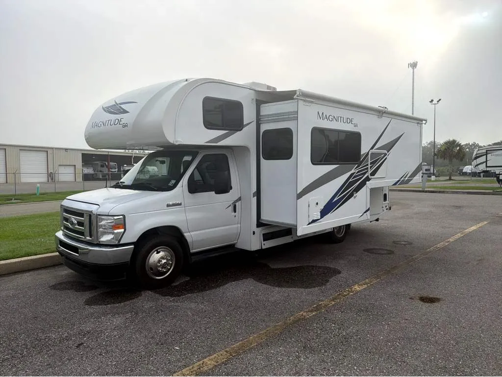 2025 Thor Motor Coach Magnitude GA24 - Photo 3
