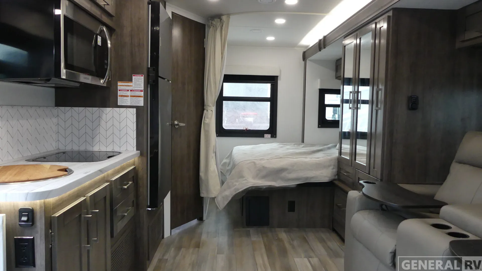 2026 Entegra Coach Qwest SE 24L - Photo 3