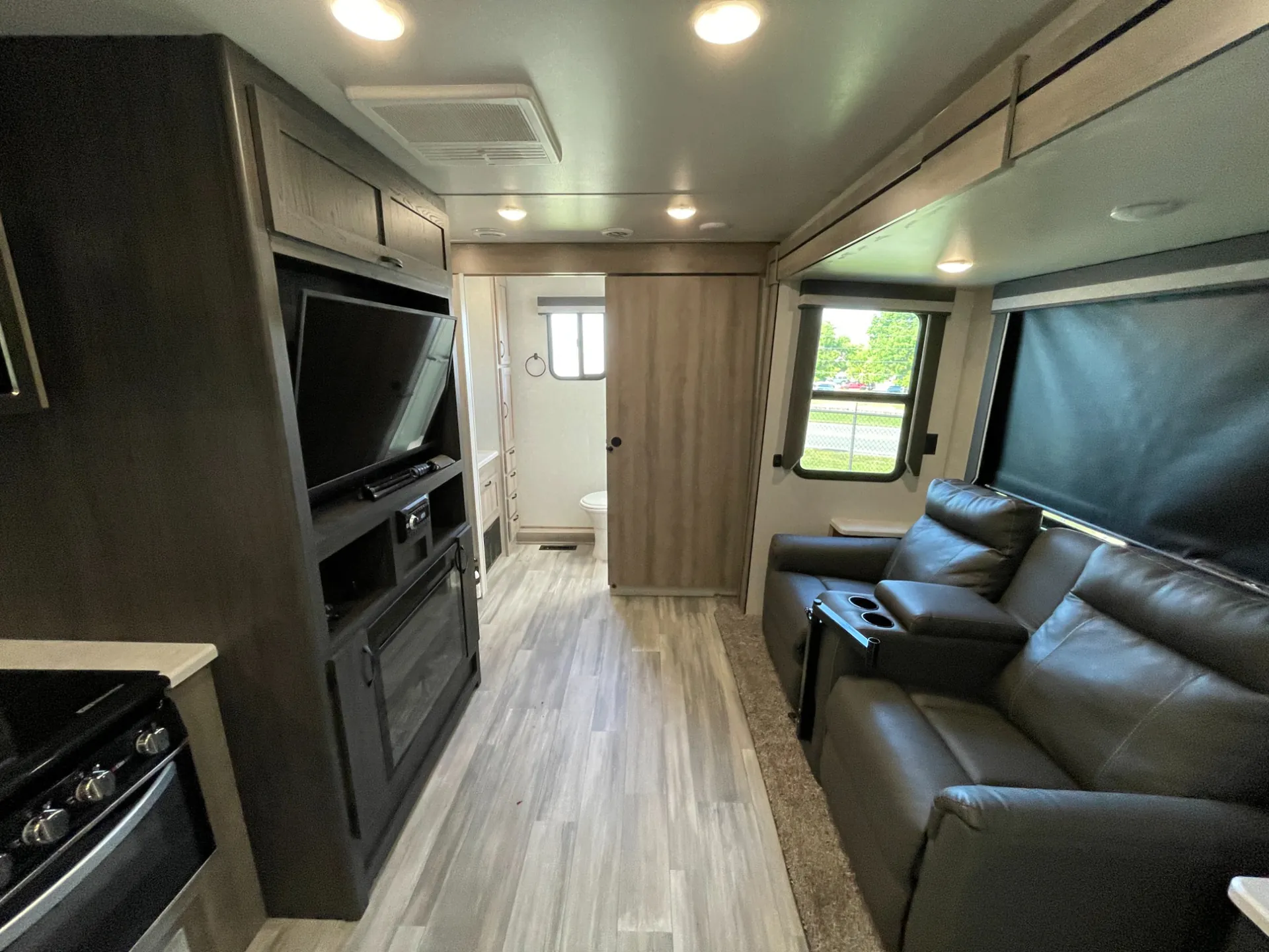 2021 Winnebago Voyage 2427RB - Photo 3