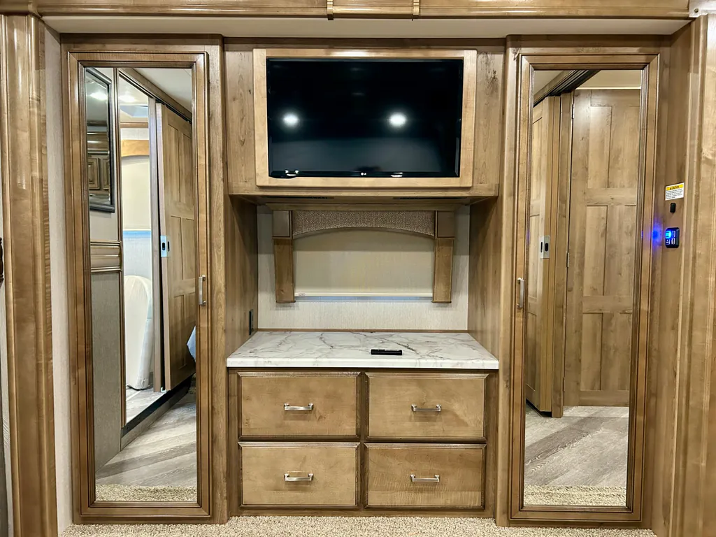 2020 Fleetwood Pace Arrow LXE 38K, Photos photo 31