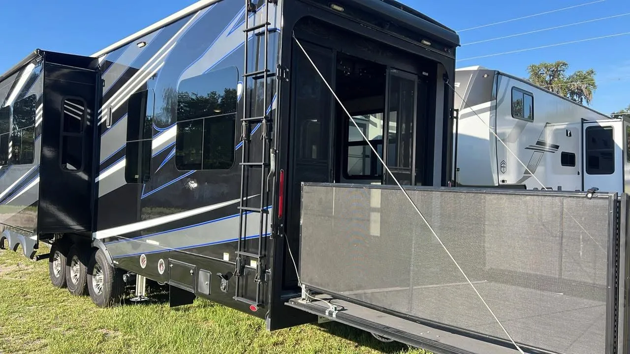 2023 Jayco Seismic 4113 - Photo 4