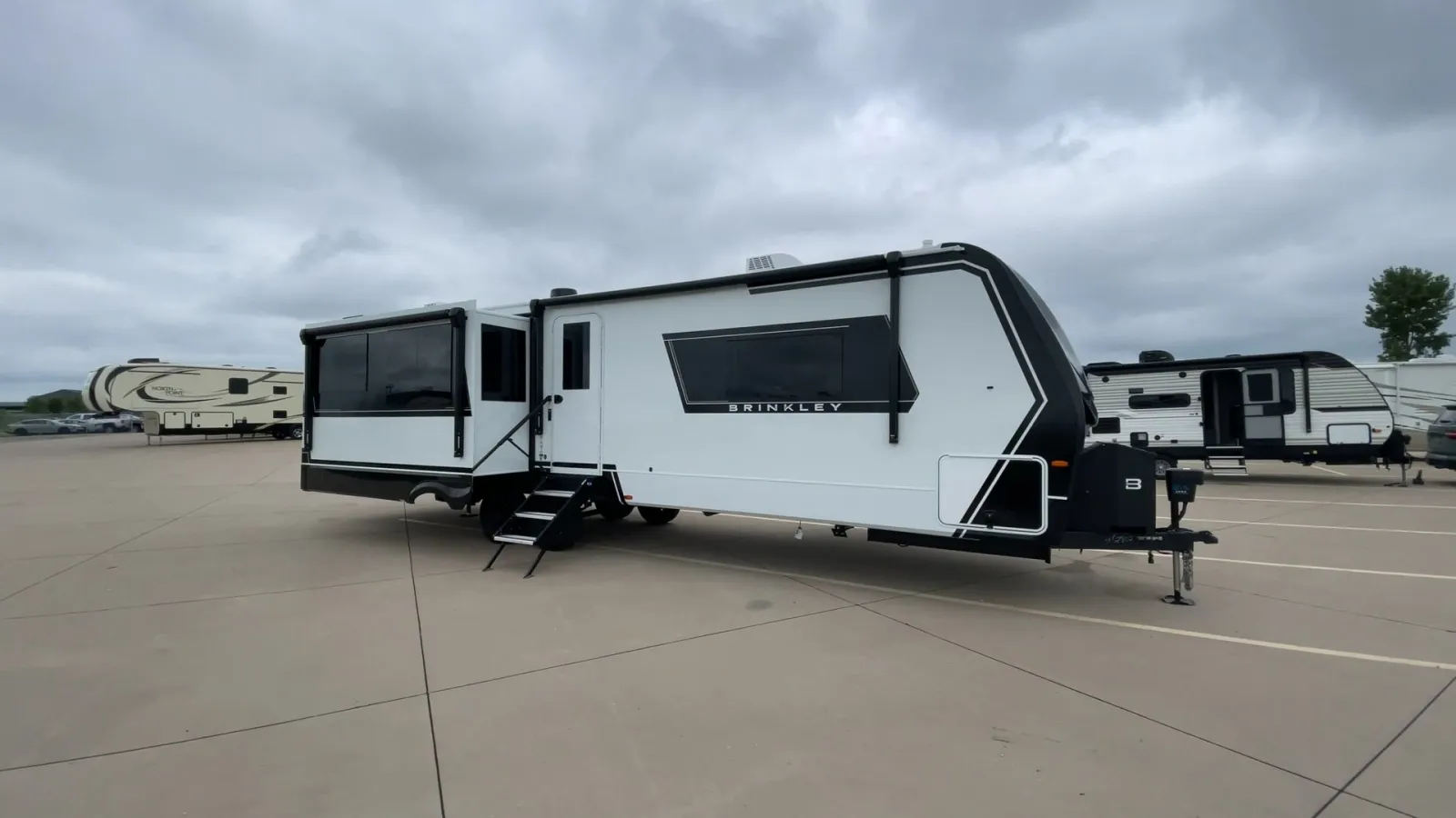 2027 Brinkley MODEL Z AIR 310 - Photo 2