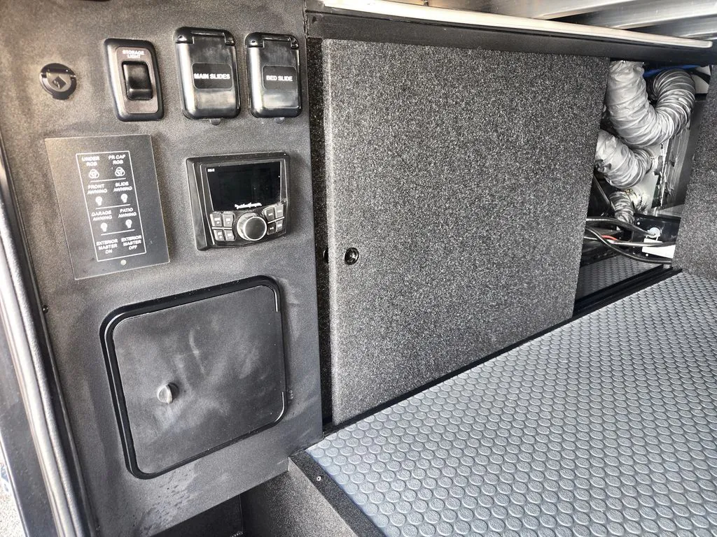 2026 Brinkley Model G 3970, Photos photo 15
