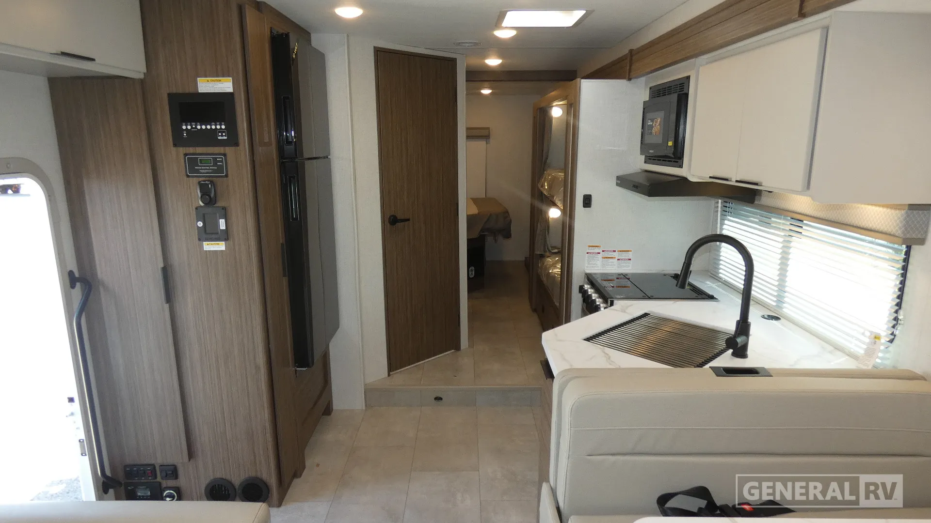 2027 Thor Motor Coach Pasadena SE SL31 - Photo 3