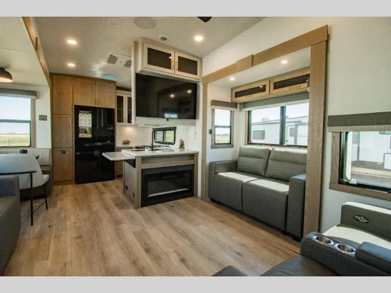 2027 Forest River Rockwood Signature 371RK - Photo 4