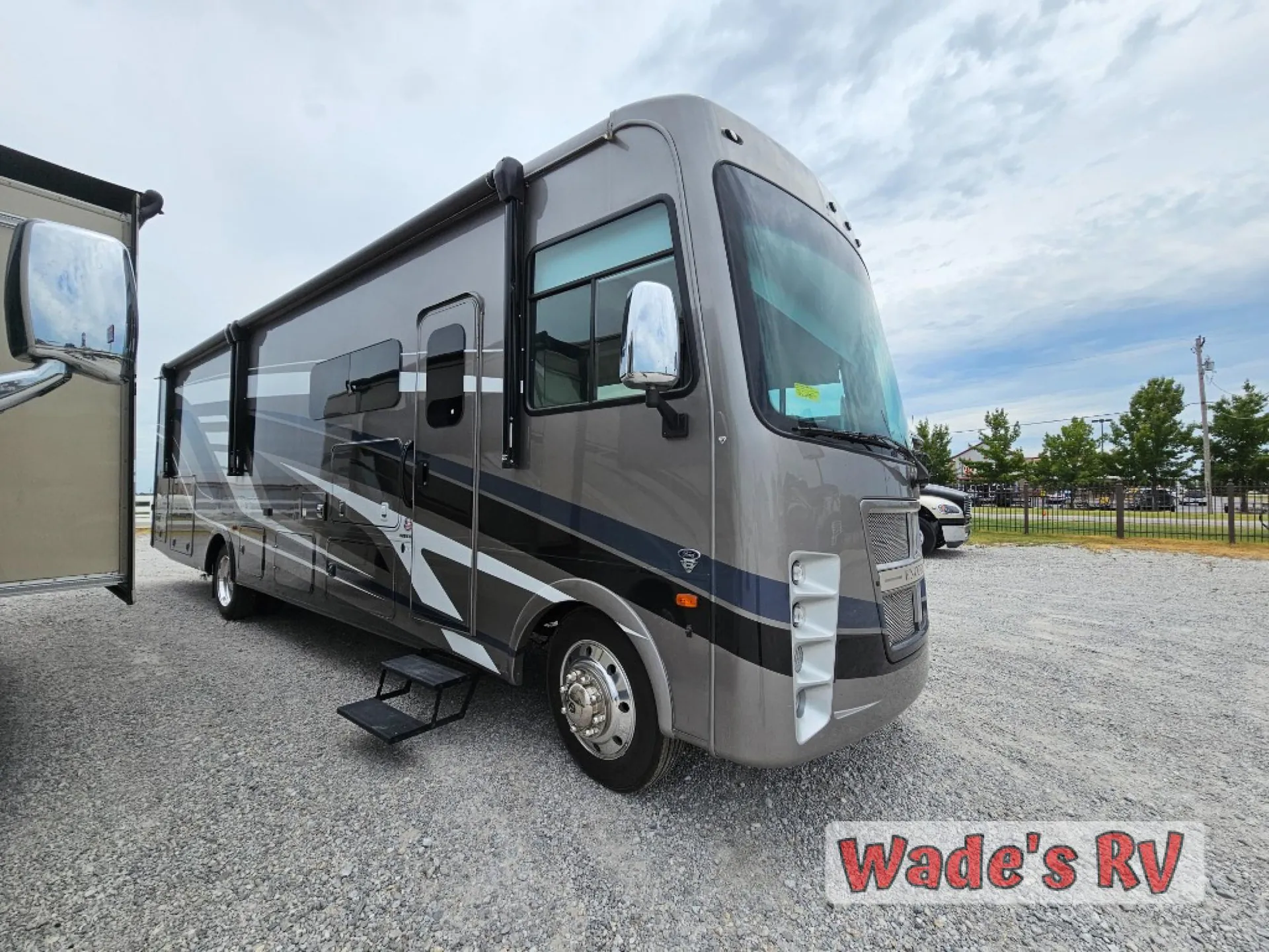 2023 Coachmen Encore 325SS - Photo 4