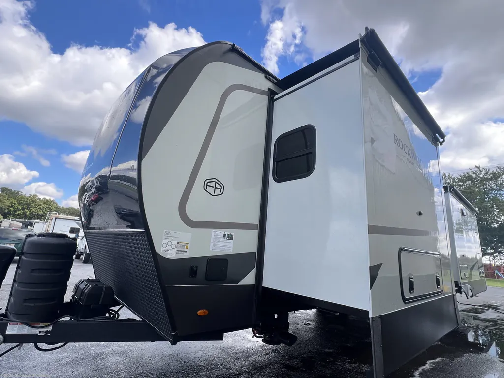2027 Forest River Rockwood Signature 8392RL, Photos photo 4