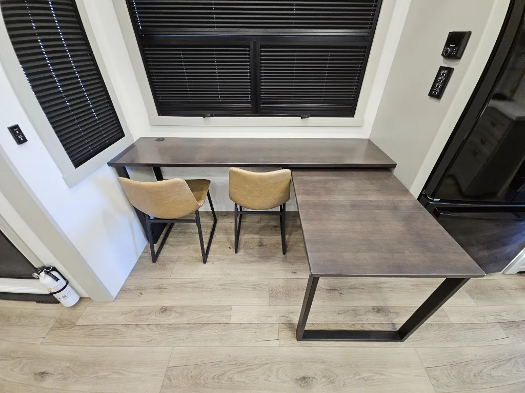 2026 Brinkley Model G 3950, Dining area photo 3