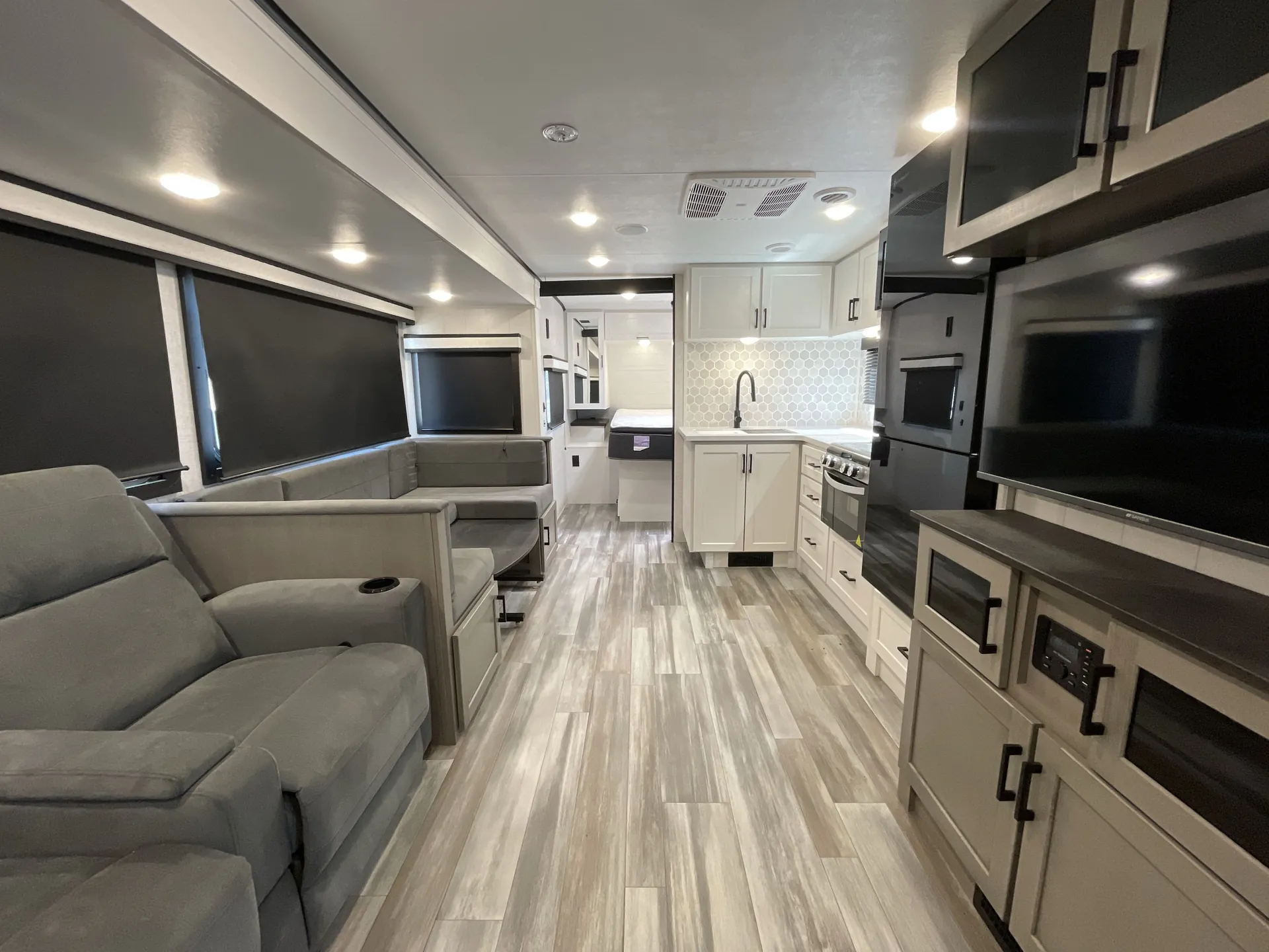 2025 Jayco Jay Feather 27BH — living area main