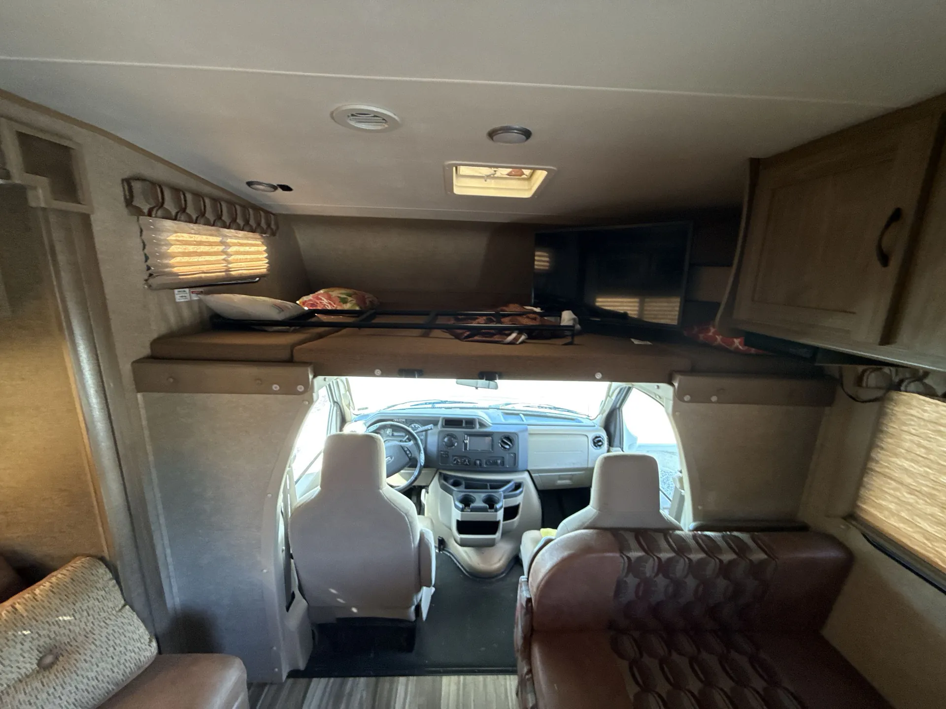 2016 Coachmen Freelander 29KS — living area main