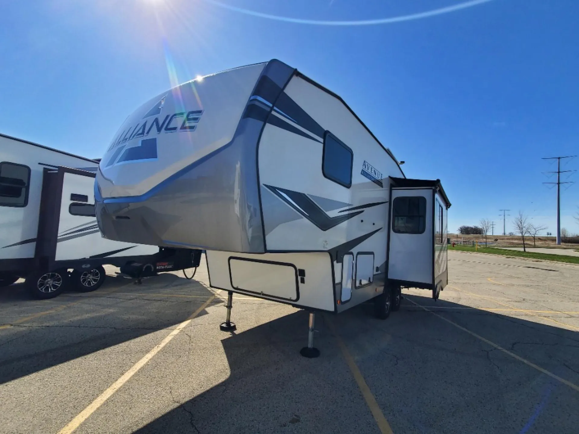 2023 Alliance RV Avenue 22ML - Photo 4