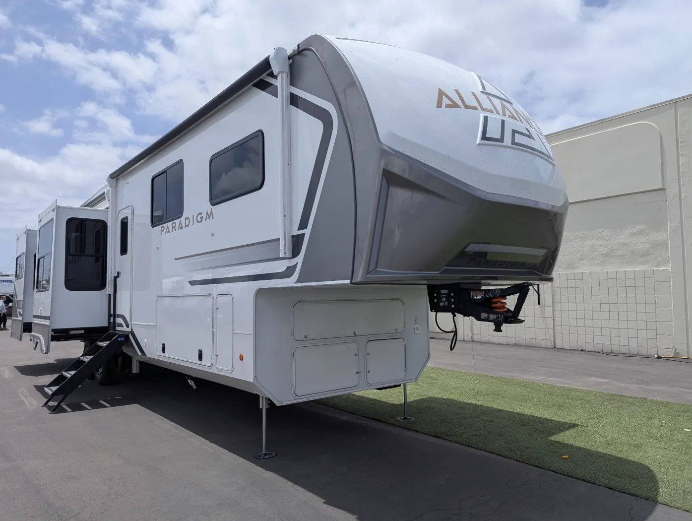 2025 Alliance RV Paradigm 375RD - Photo 2