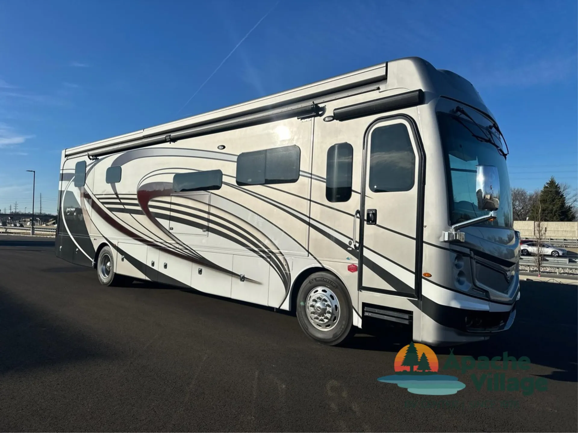 2024 Fleetwood Discovery LXE 40M - Photo 4