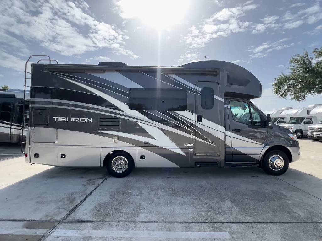 2021 Thor Motor Coach Tiburon 24FB, Photos photo 24