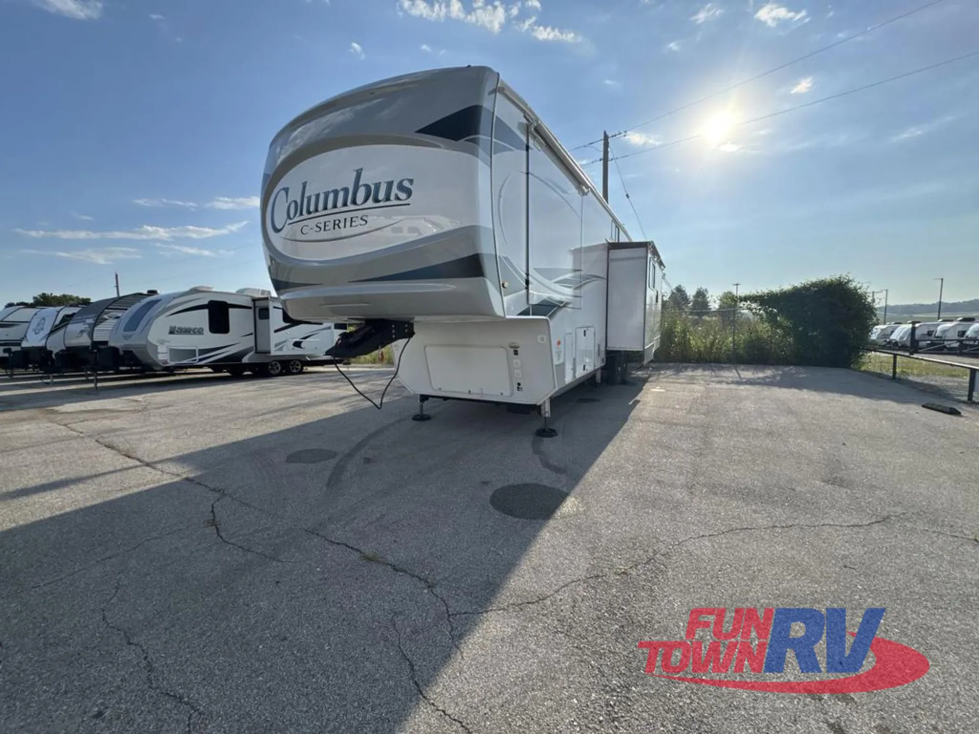 2022 Palomino Columbus 379MB dealer photo 3 from Fun Town RV