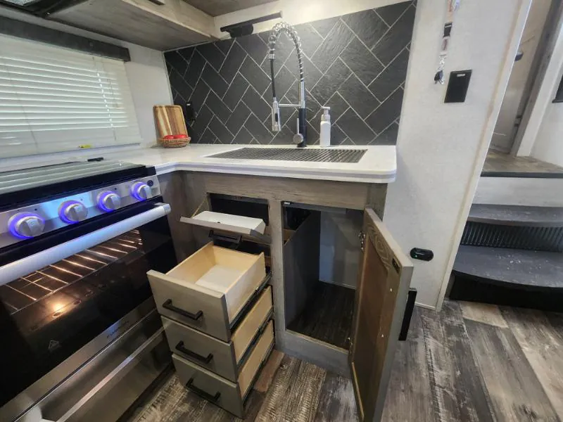 2021 Keystone Raptor 429, Photos photo 35