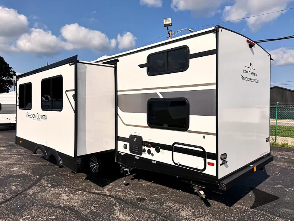 2027 Coachmen Freedom Express Select 29SE, Photos photo 5