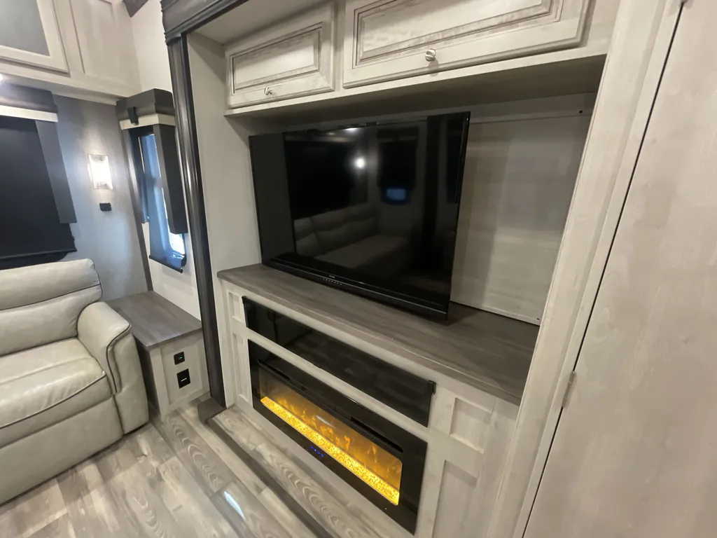 2022 Forest River Cardinal Luxury 380RLX, Photos photo 13