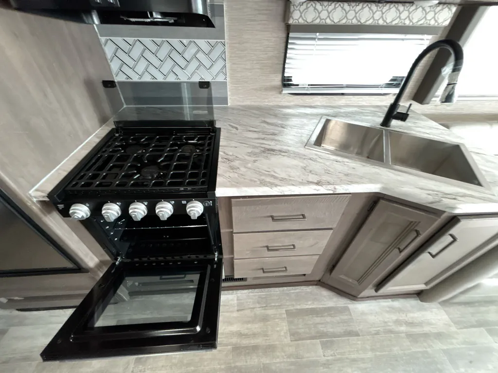 2023 Thor Motor Coach Freedom Traveler A29, Photos photo 11