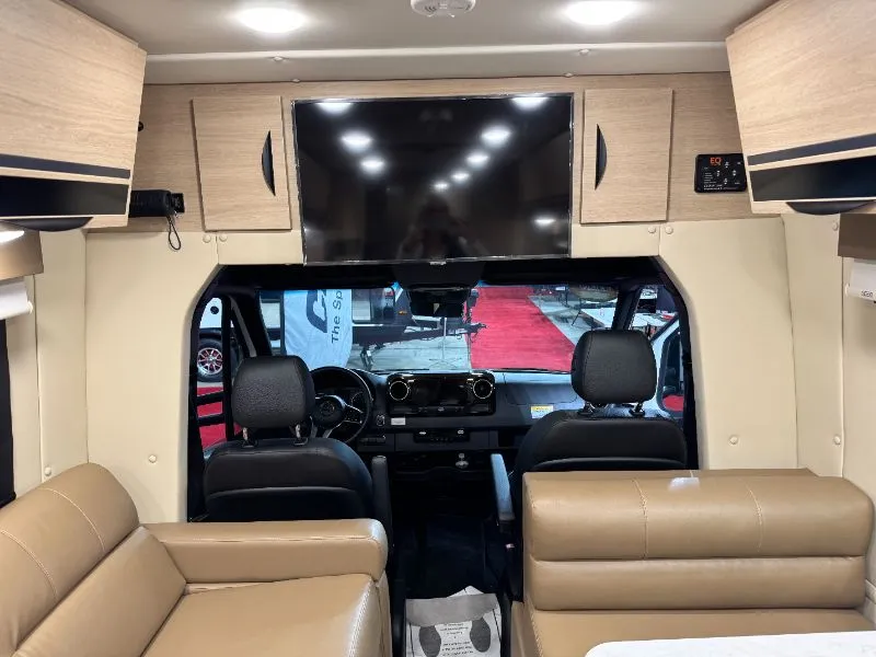 2025 Chinook RV Summit SS, Photos photo 7
